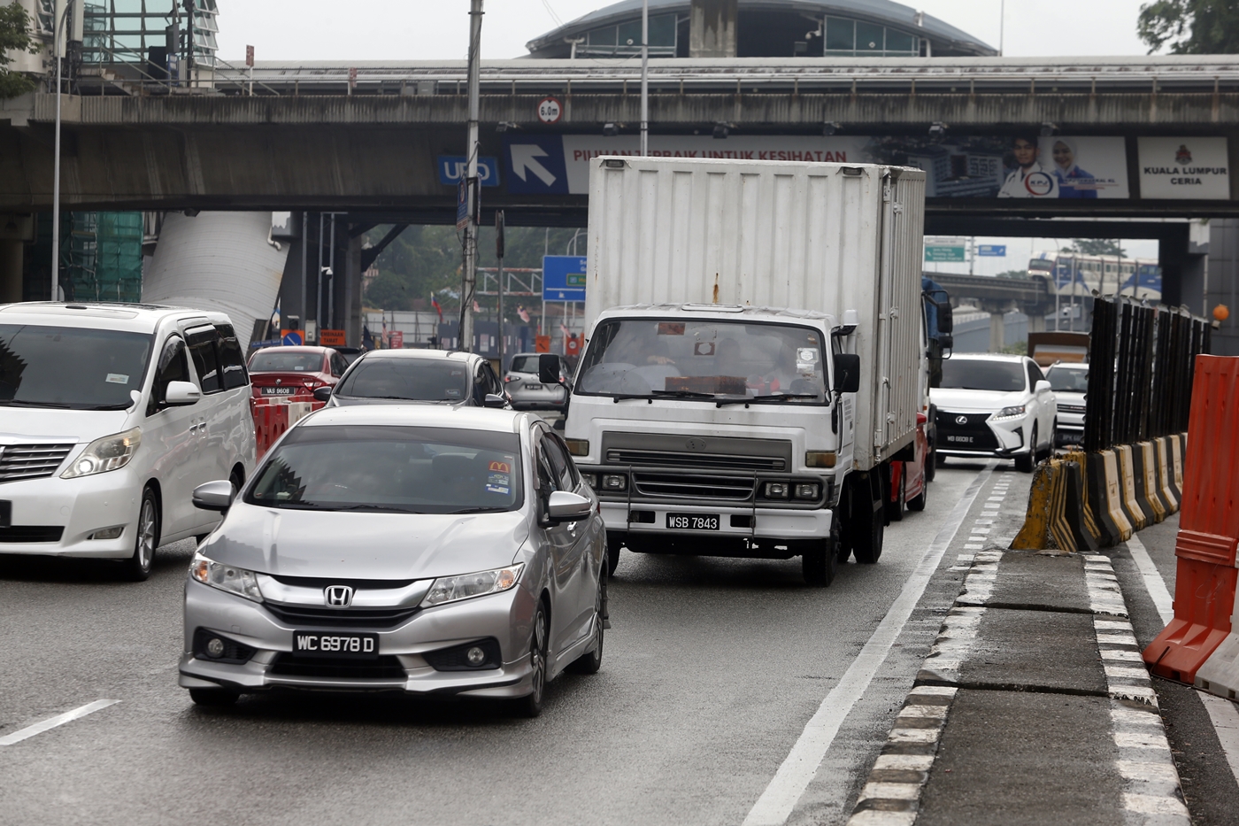 疏散隆车流量 敦拉萨路增车道