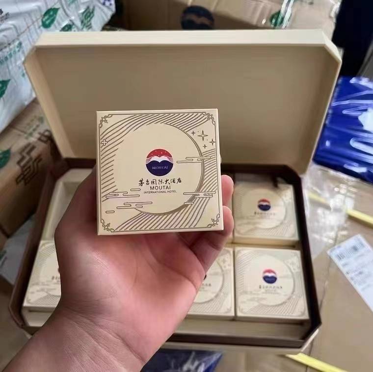 白酒之王茅台推月饼礼盒 黄牛价飙逾2倍