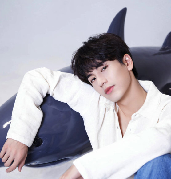 白鹿与张凌赫蜜恋实锤？ 多次去男方家过夜