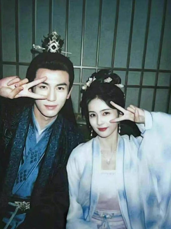 白鹿与张凌赫蜜恋实锤？ 多次去男方家过夜