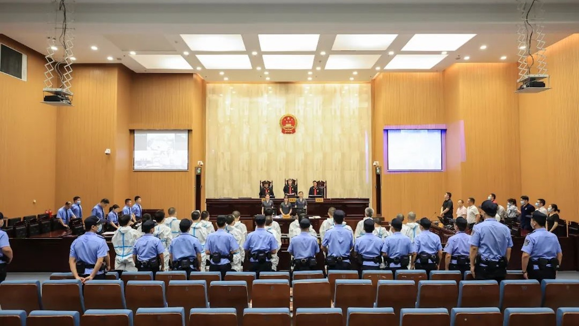 看世界)周焯华相关赌案35成员被判刑 最高7年半