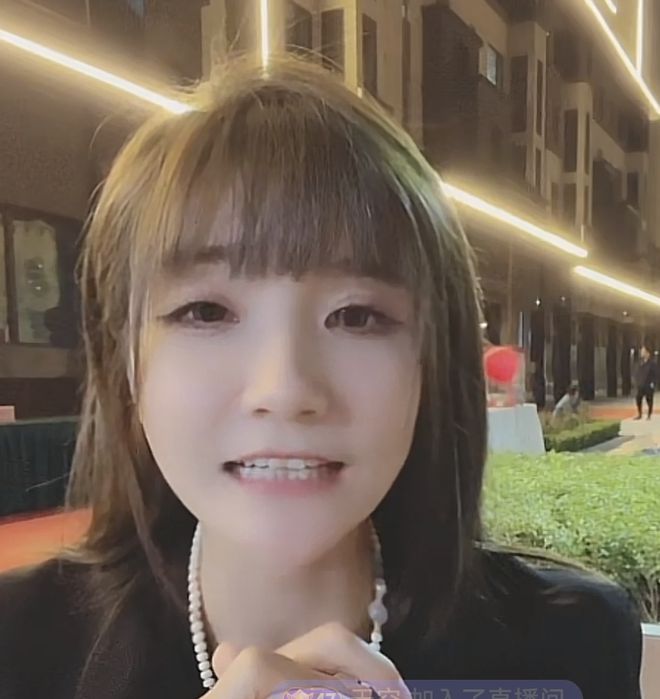 真离婚了？ 黄圣依摘婚戒杨子删恩爱动态