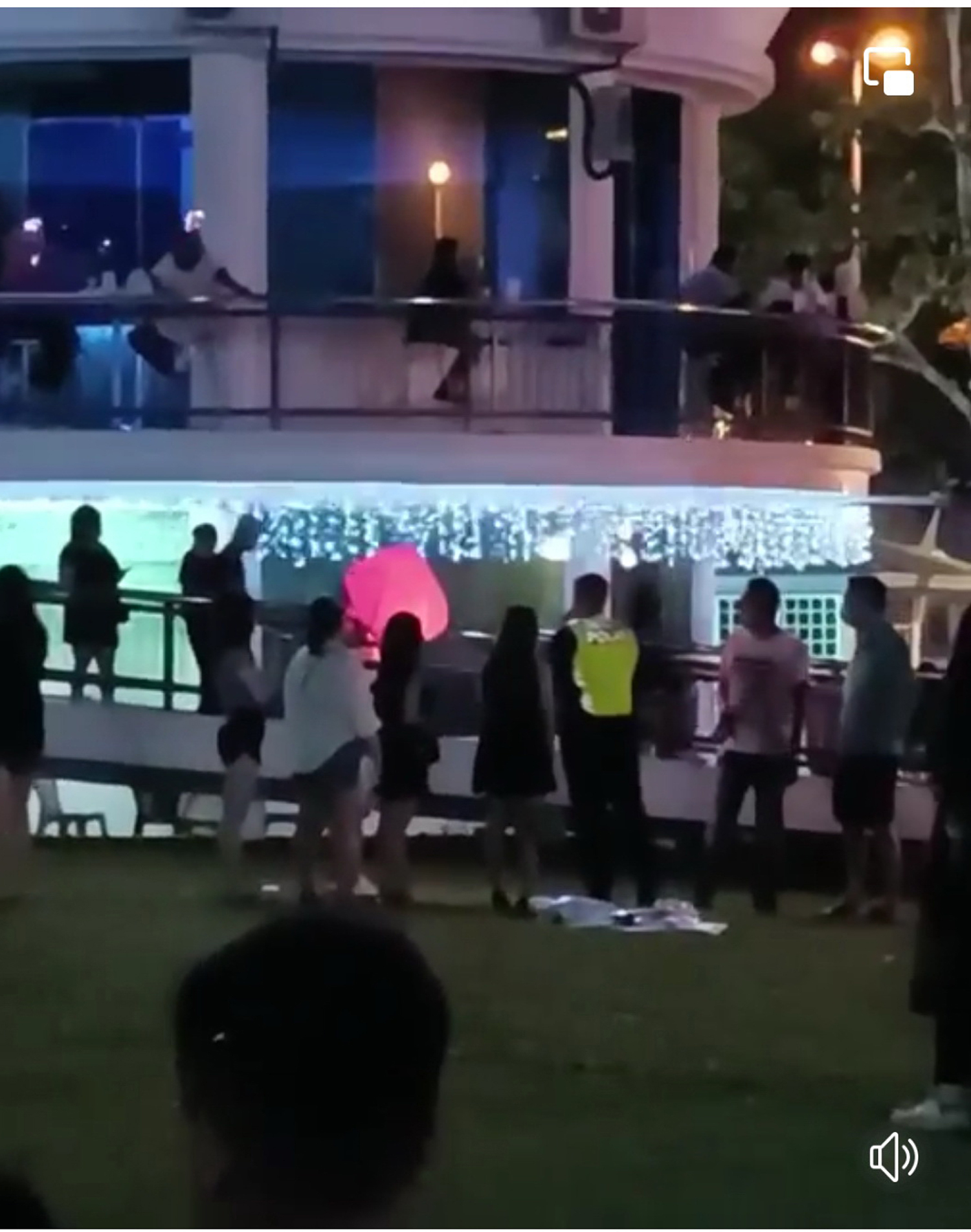 砂拉越/中秋禁燃孔明灯,你放警踩