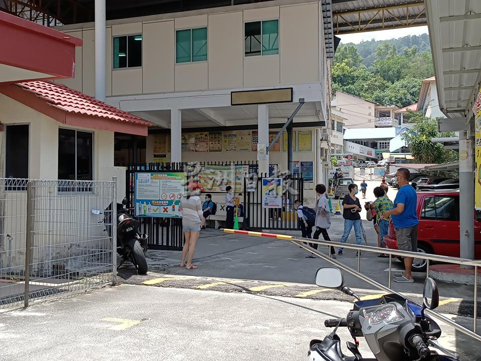 社区动态/培元三校路段严重堵车 多方面商议寻策解决