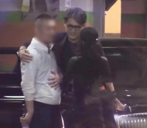章子怡车内密会靳东1小时 网喊江峰吃瓜