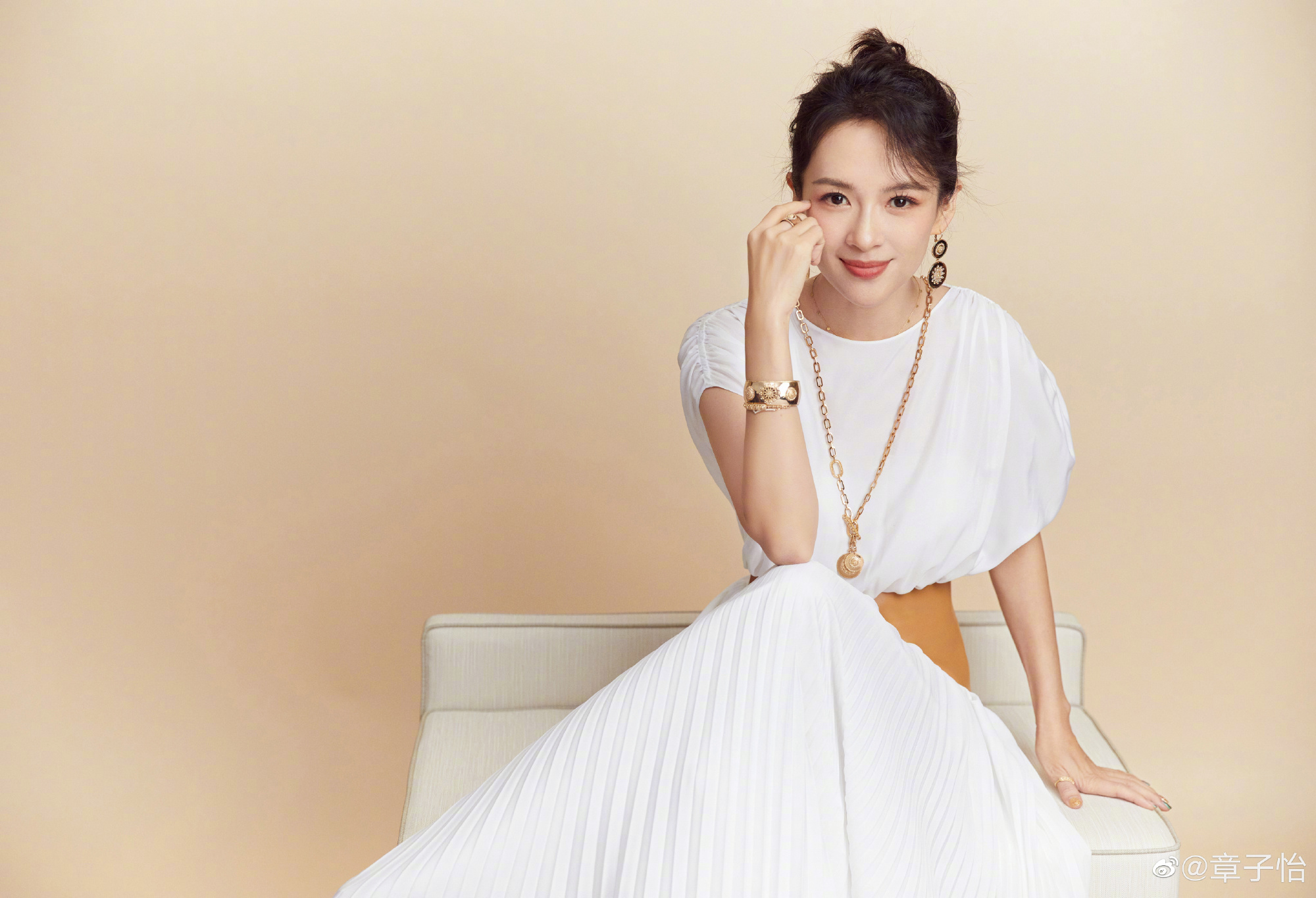 章子怡车内密会靳东1小时 网喊江峰吃瓜