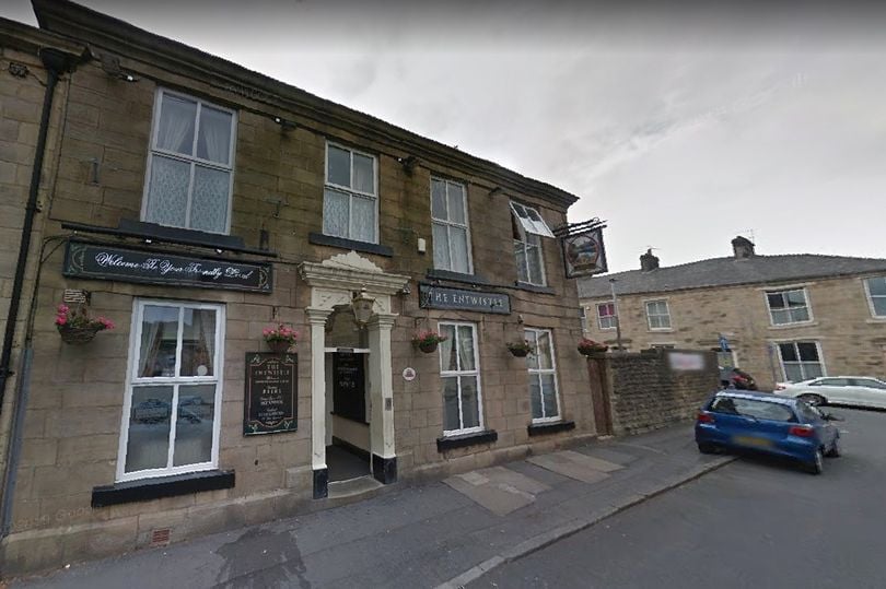 缅怀女王70年付出 英国酒吧减价重回登基那年 1品脱30仙