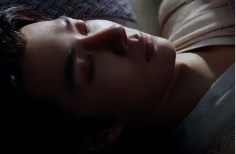 网疯传鼻翼疤痕照 王一博再陷整容风波