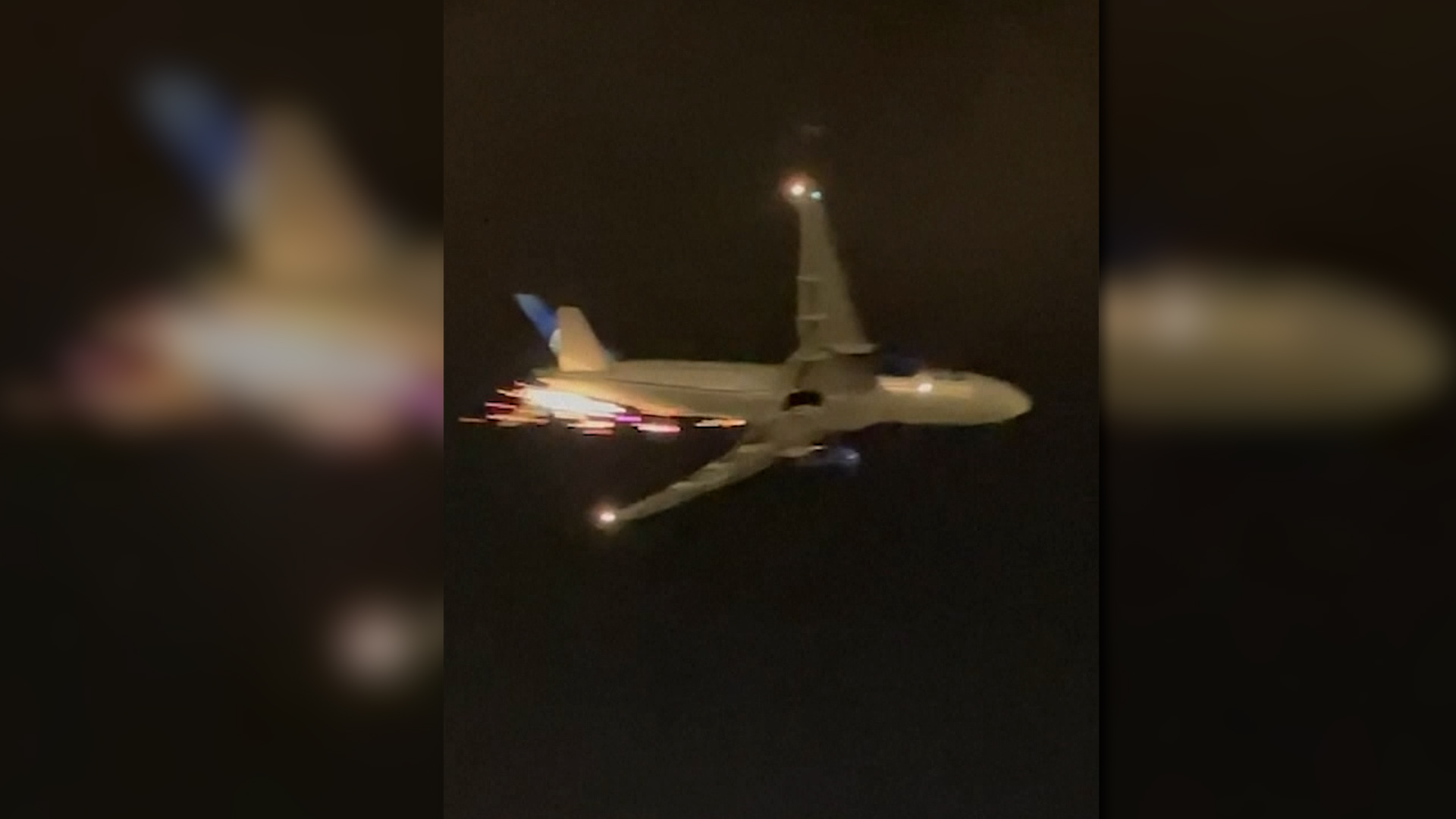 美国客机空中喷火狂掉碎片迫降 机上256旅客吓破胆