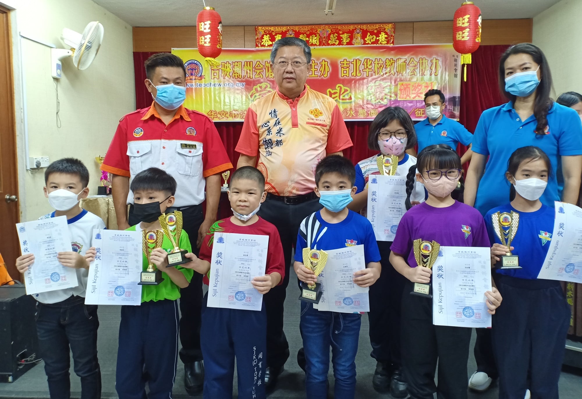 苏明合:纳入课外活动分数 活动比赛须向教局申请