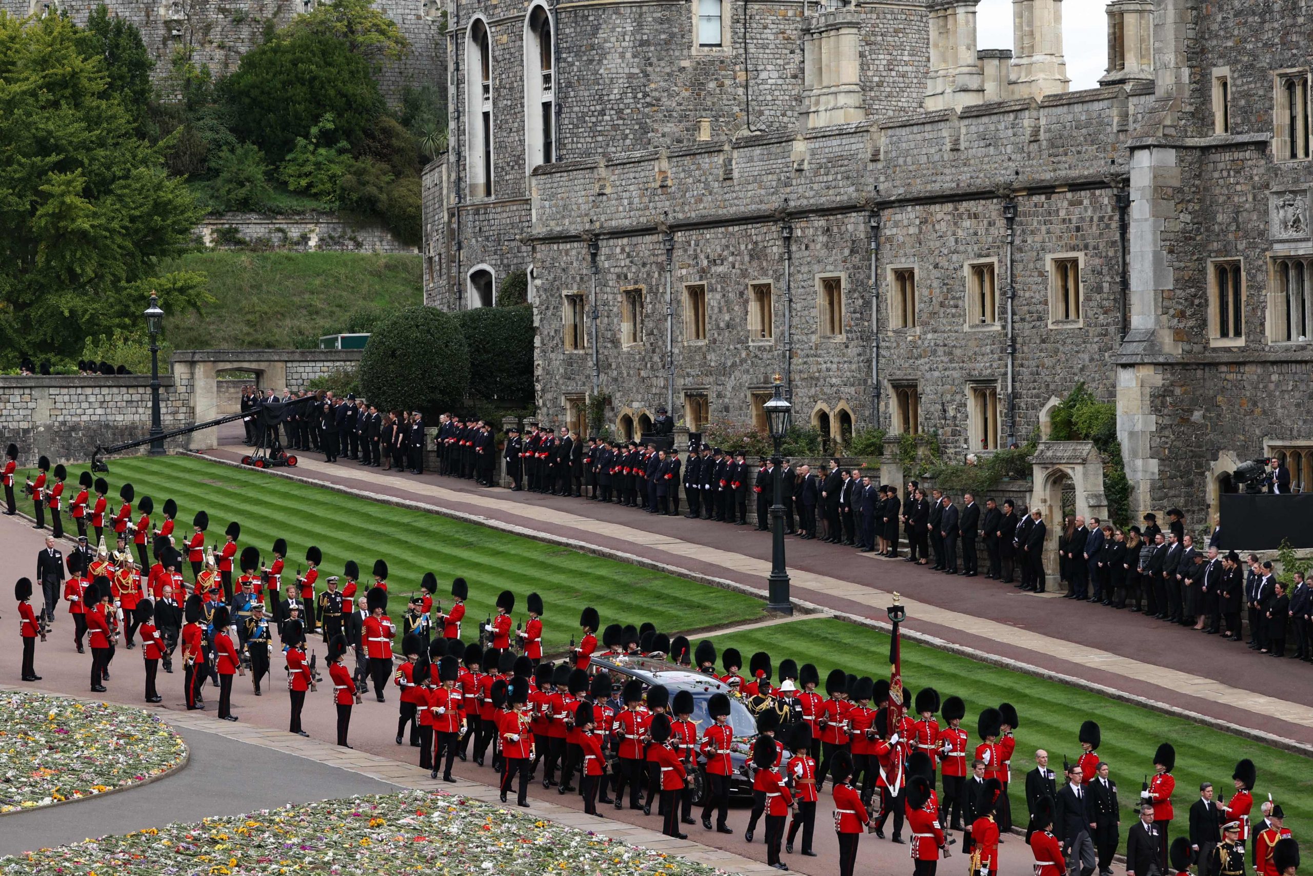 英女王灵柩抵温莎城堡 将安葬于圣乔治教堂