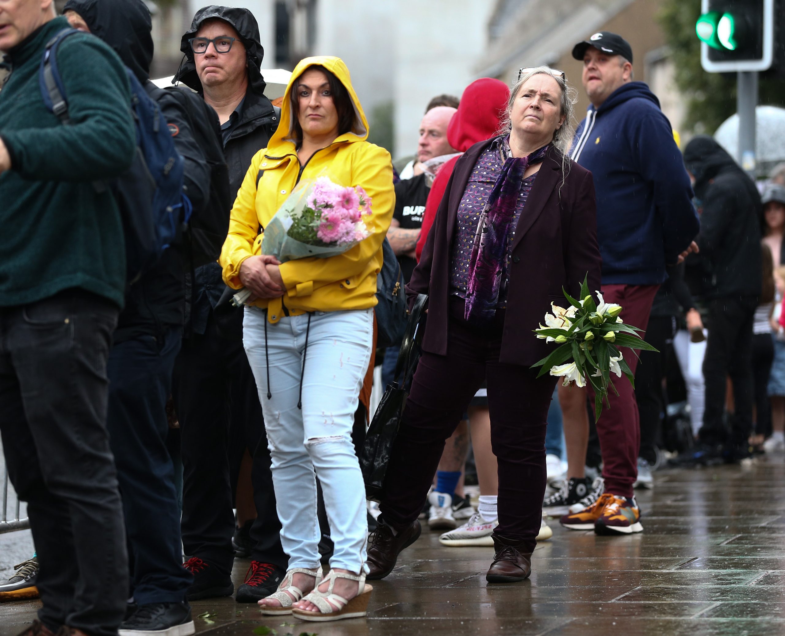 英女王灵柩抵爱丁堡将让公众瞻仰 查尔斯三世将带领移灵队伍