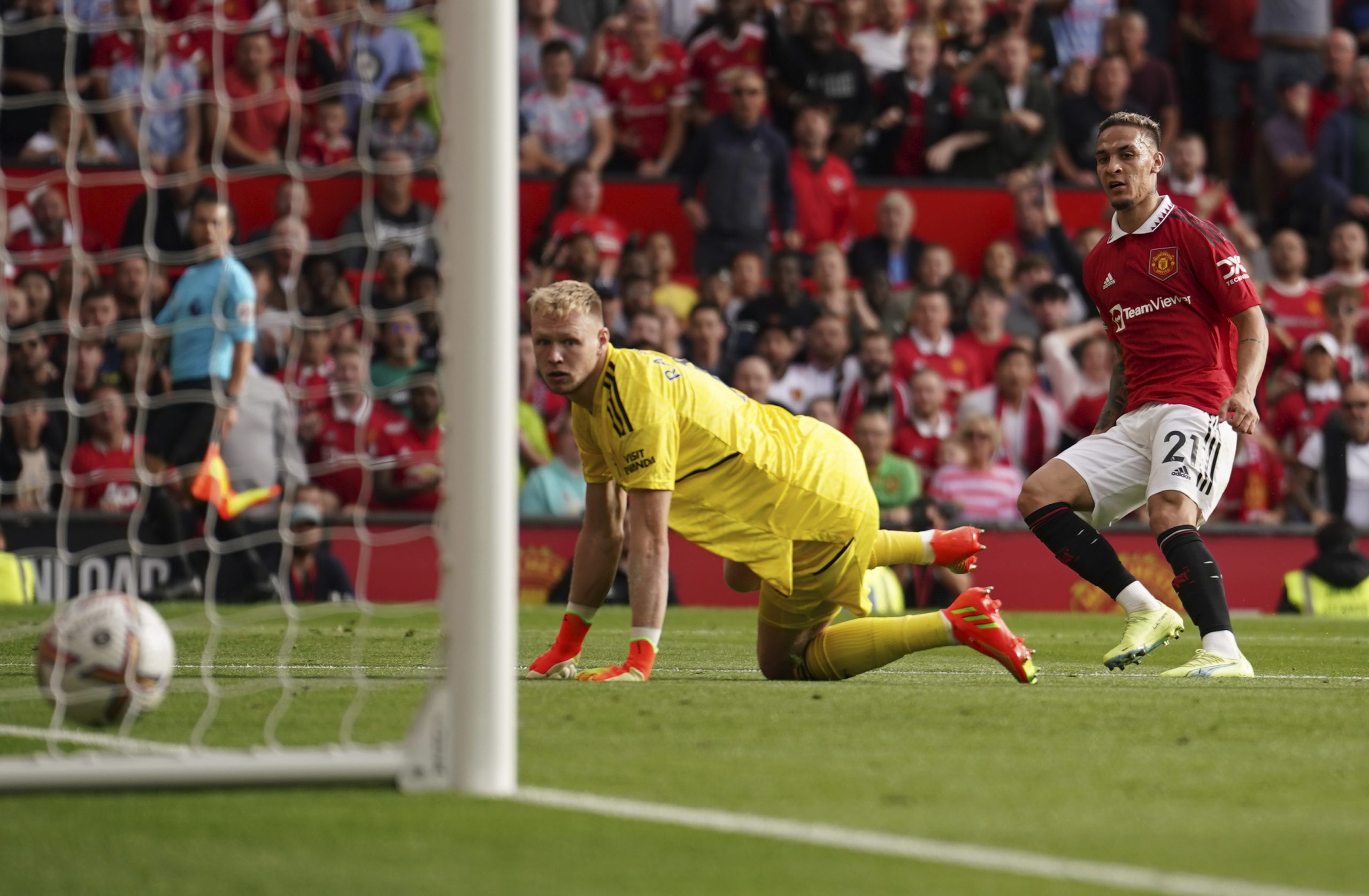 英超|安东尼首秀即进球 红魔破枪手全胜金身