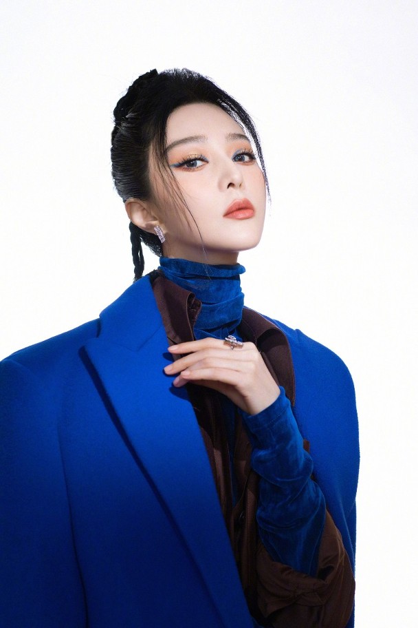 范冰冰重现女王气场 脸僵硬被亏微胖女神