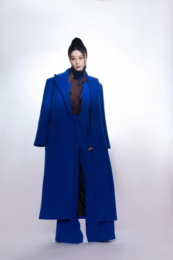 范冰冰重现女王气场 脸僵硬被亏微胖女神