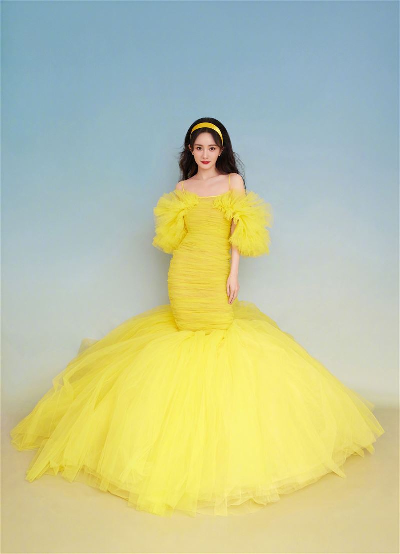 衰卷李易峰嫖娼风波  杨幂生日发声：对得起自己 