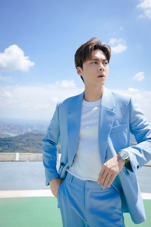 衰卷李易峰嫖娼风波  杨幂生日发声：对得起自己 