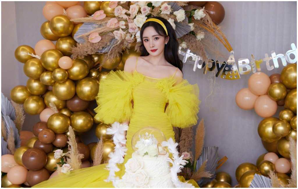 衰卷李易峰嫖娼风波  杨幂生日发声：对得起自己 