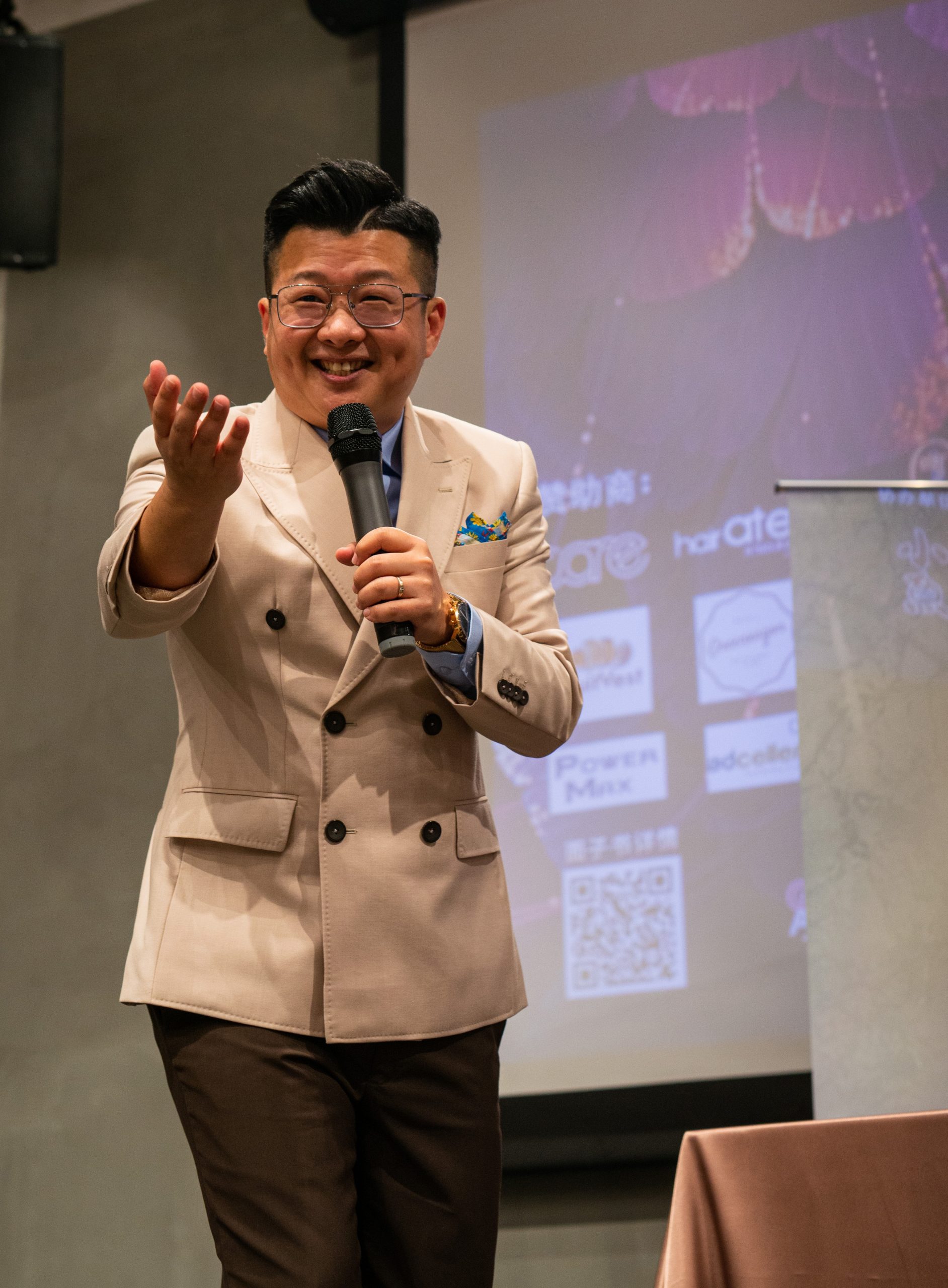 被“魔鬼制作人”汤小康操怕 颜生建直呼:“不想再合作”