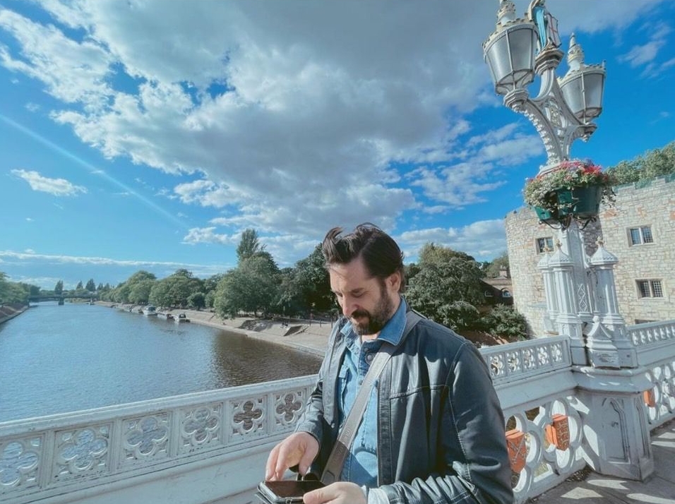 被曝离婚富二代老公 黄湘怡合影洋男新欢