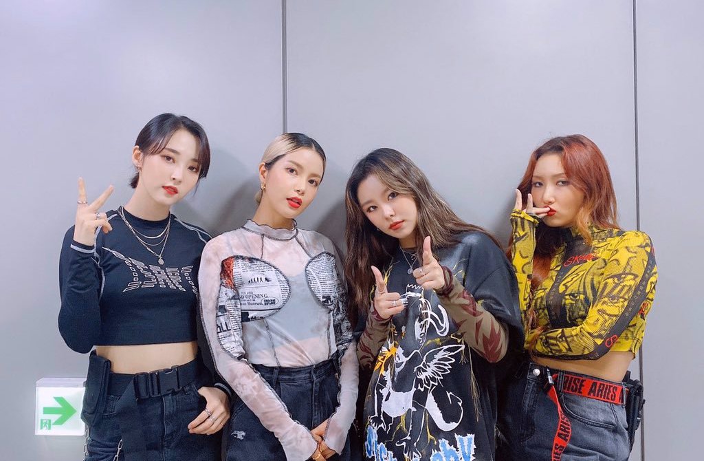 被烟火异物喷伤眼角膜 辉人@MAMAMOO痛苦摀眼急送医