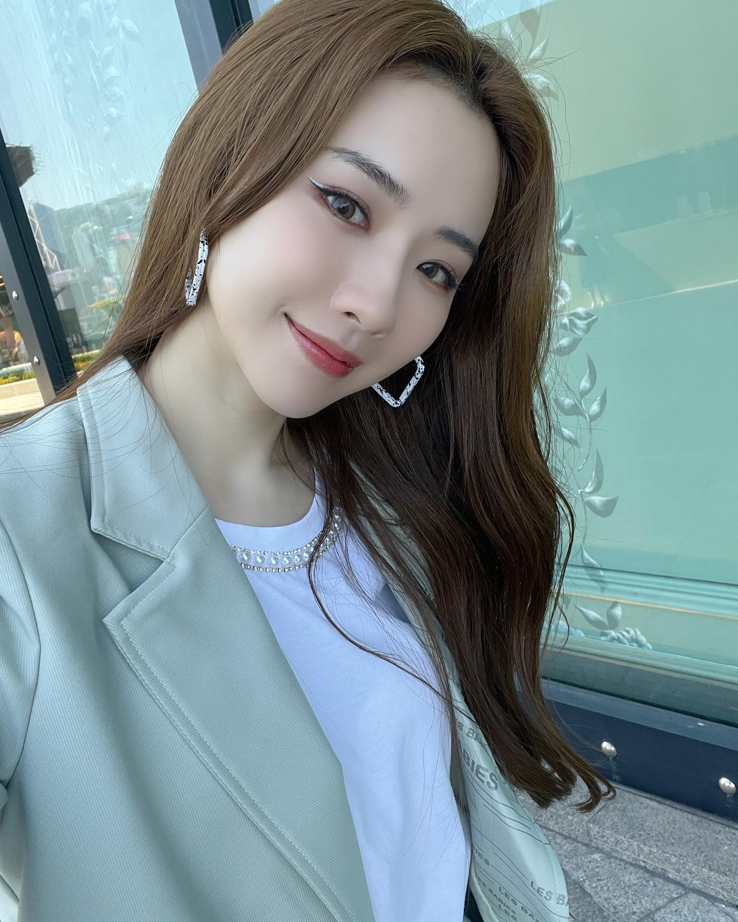 被网揭赴中国密会吴卓羲 菊梓乔避谈度假旅行地点