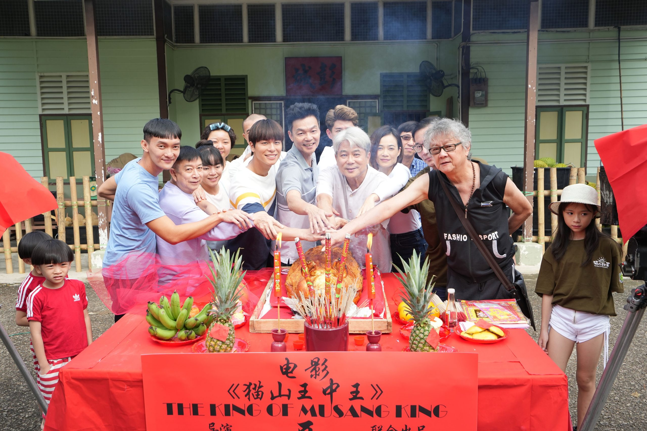 被问降价演贺岁片 杨雁雁避答装“线路不好”