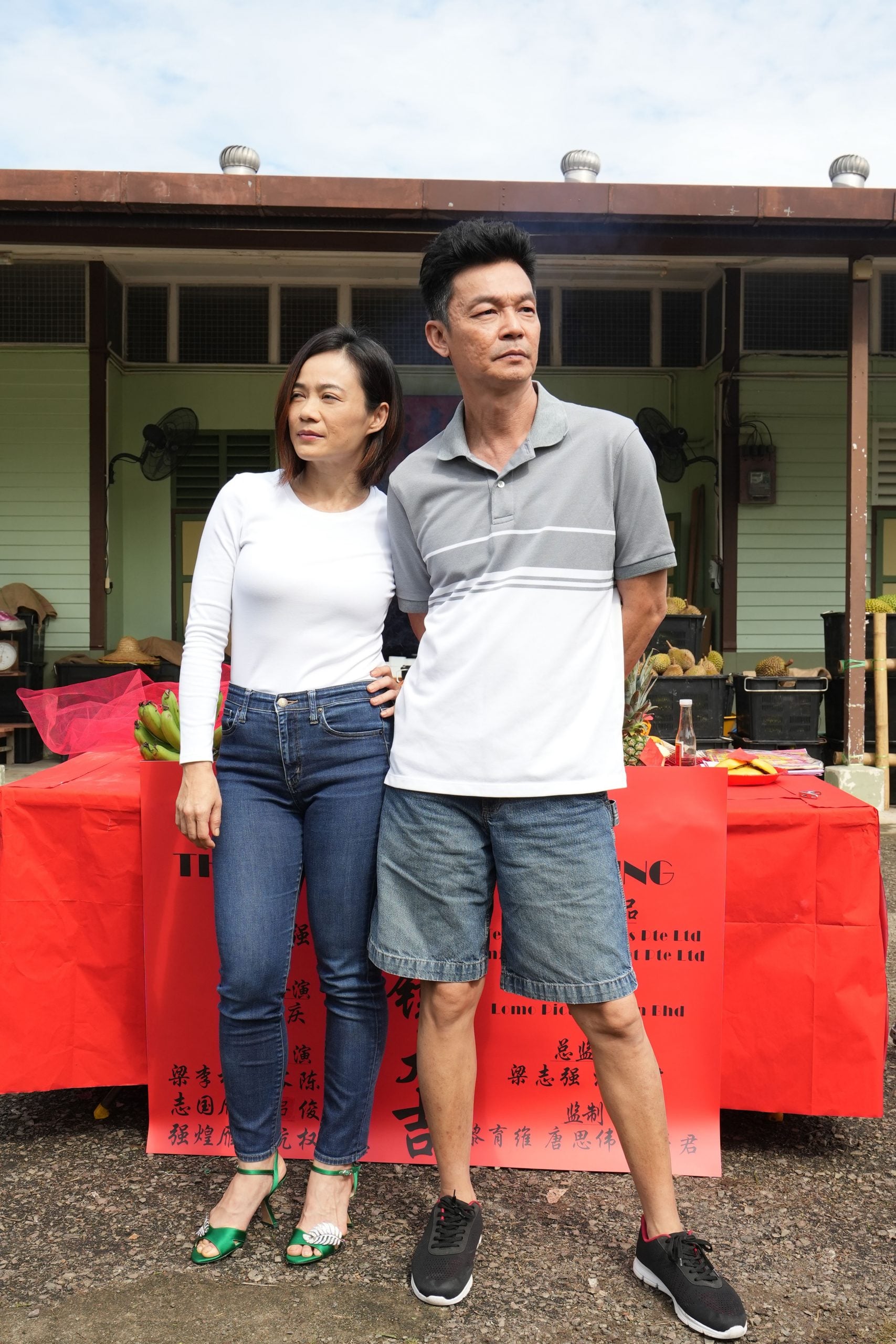 被问降价演贺岁片 杨雁雁避答装“线路不好”