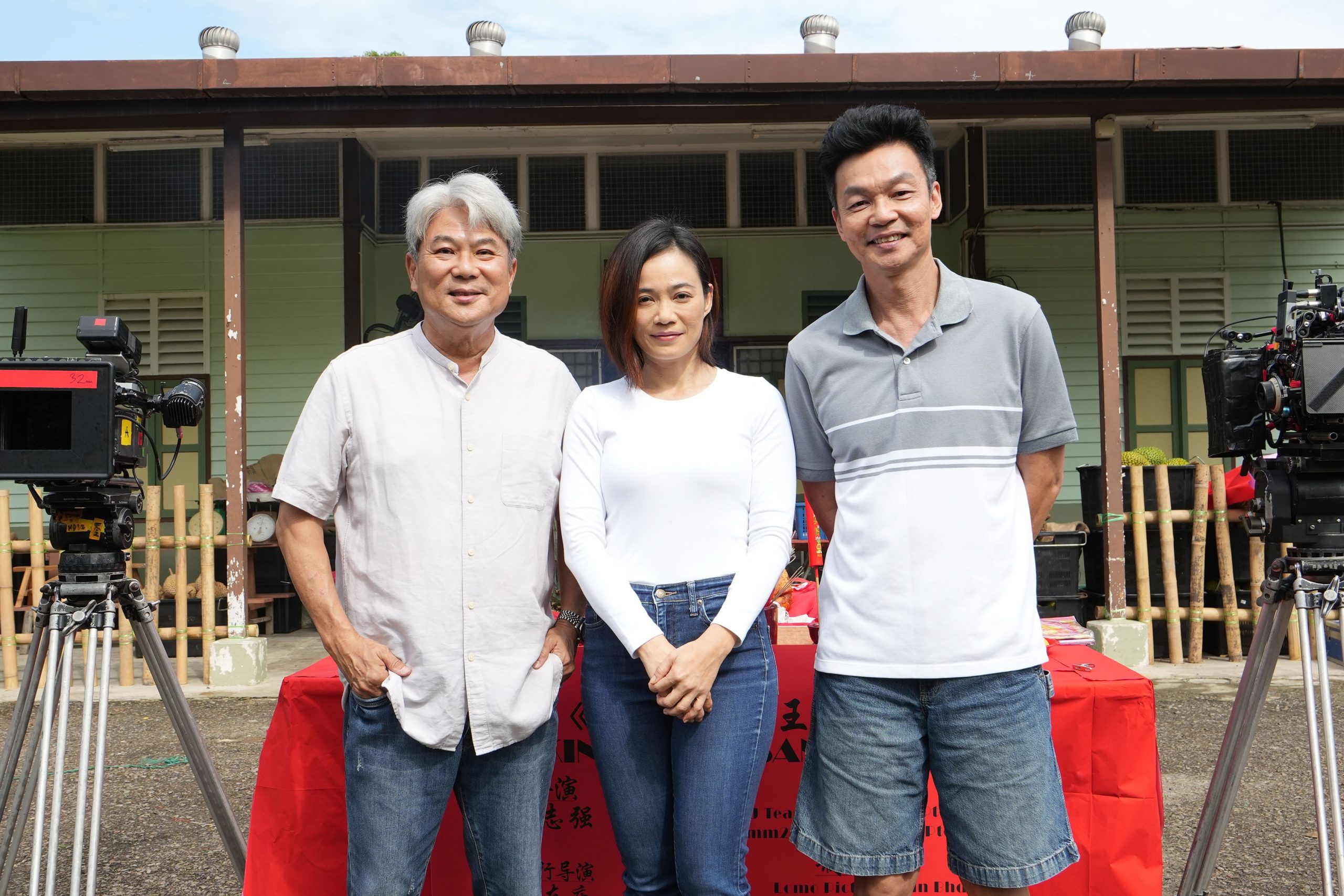 被问降价演贺岁片 杨雁雁避答装“线路不好”