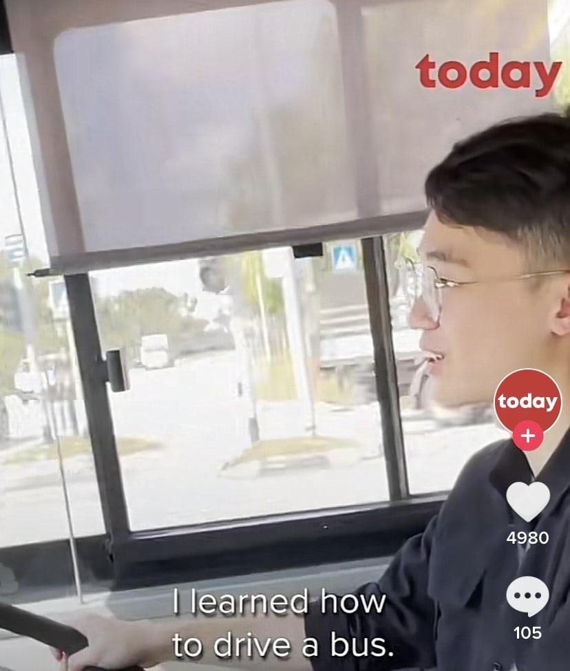 视频|7岁的志愿 干妈是伯乐 23岁青年开巴士圆梦