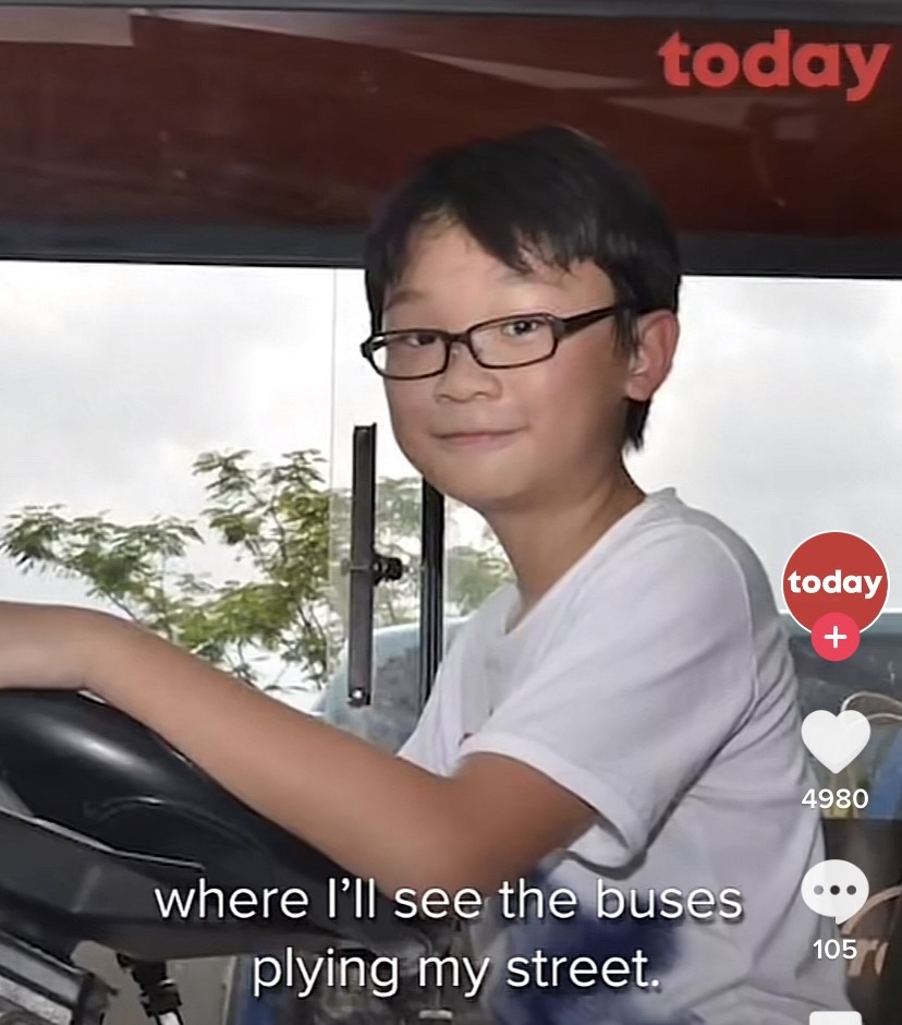 视频|7岁的志愿 干妈是伯乐 23岁青年开巴士圆梦