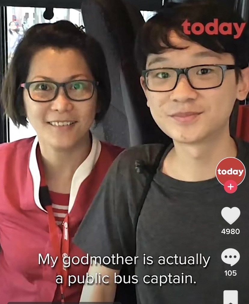 视频|7岁的志愿 干妈是伯乐 23岁青年开巴士圆梦