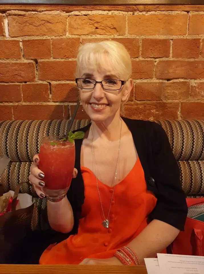 贪便宜飞土耳其隆胸 女子拆绷带见4个胸部