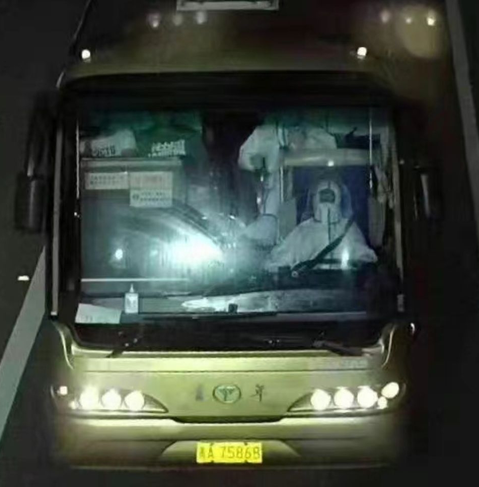   贵州抗疫转运巴士严重事故  贵阳副市长：向全社会诚恳道歉