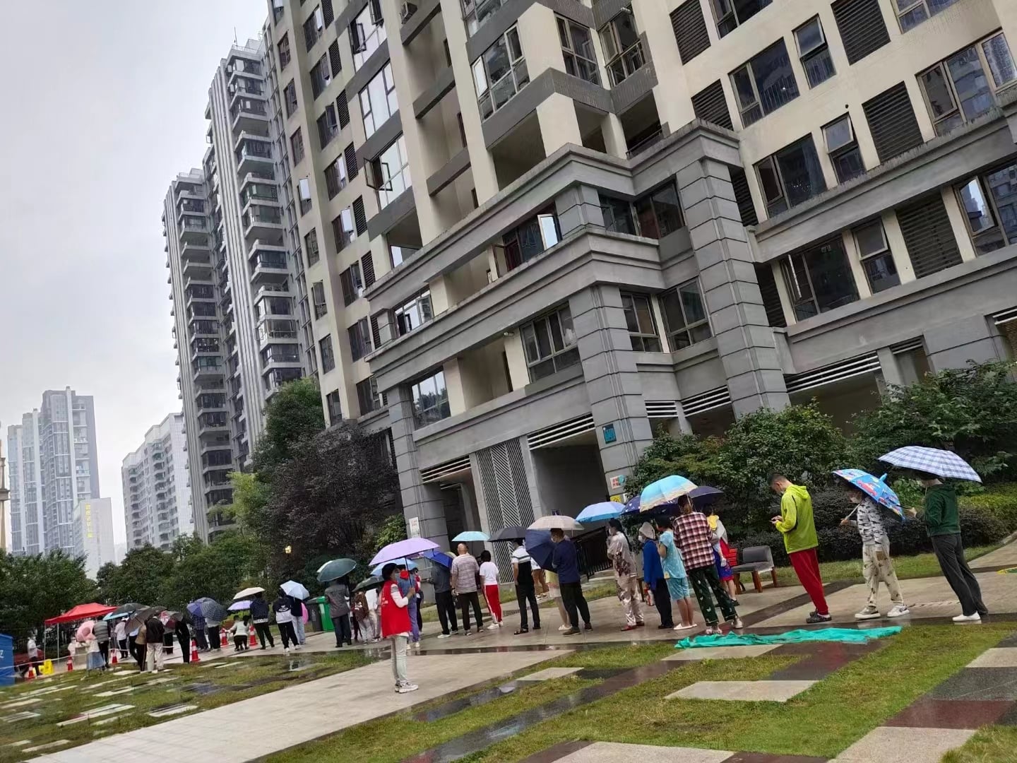 贵阳40万人封控区断粮！居民“3天没吃饭”快饿死　当地人曝惨况