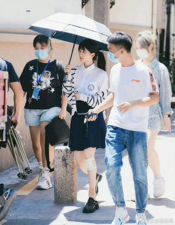 赵露思“偷偷藏不住”  剧组怒吁抵制代拍