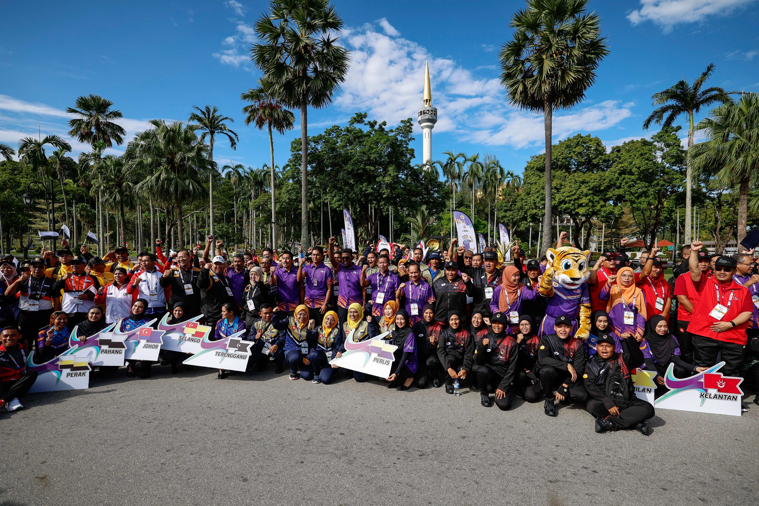 选手齐集参与升旗礼 马运会选手村开幕