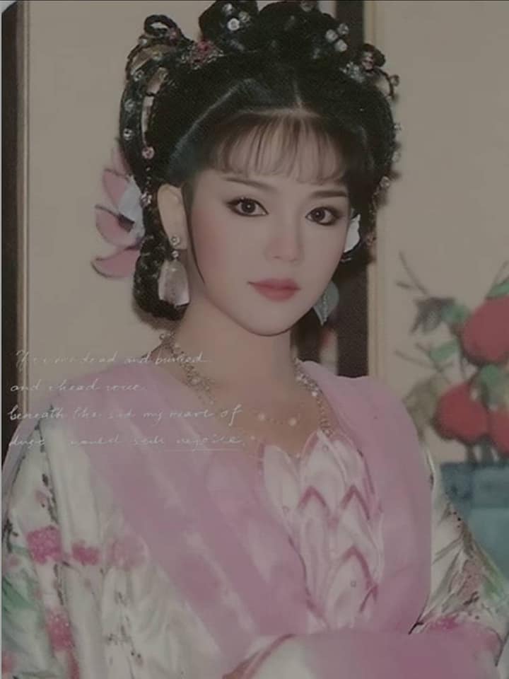 遭酸整到变形不忍了 狄莺晒20岁嫩照对比“整了什么?”