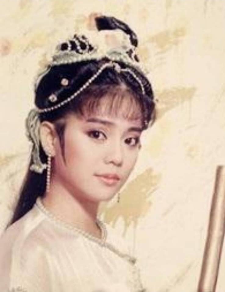 遭酸整到变形不忍了 狄莺晒20岁嫩照对比“整了什么?”