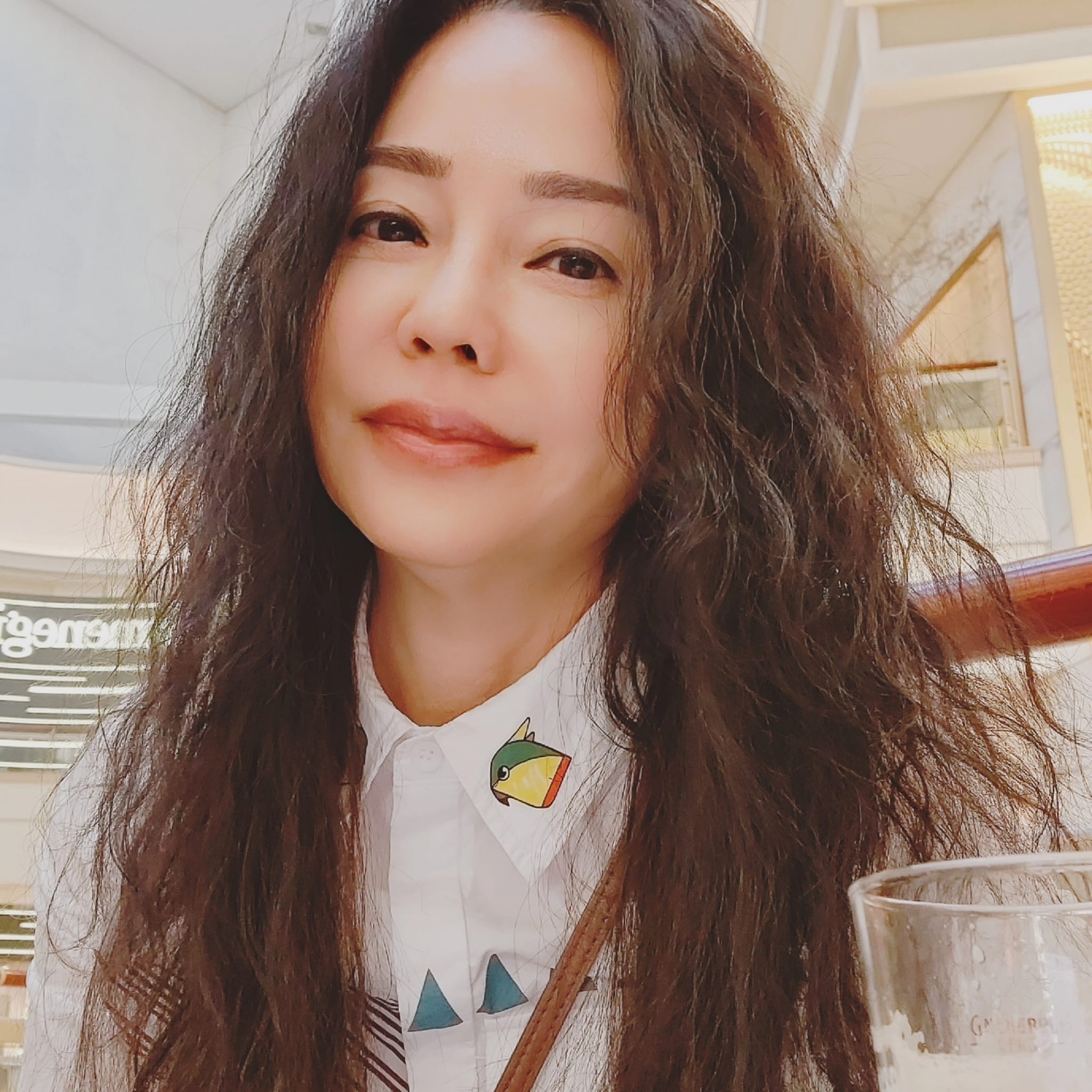 遭酸整到变形不忍了 狄莺晒20岁嫩照对比“整了什么?”