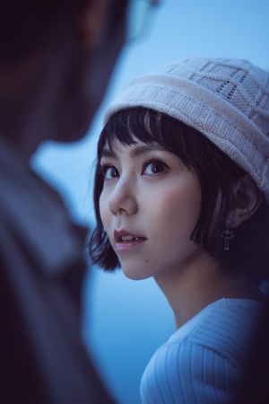 邓紫棋曝床上辣照 粉急喊:好好穿衣服!