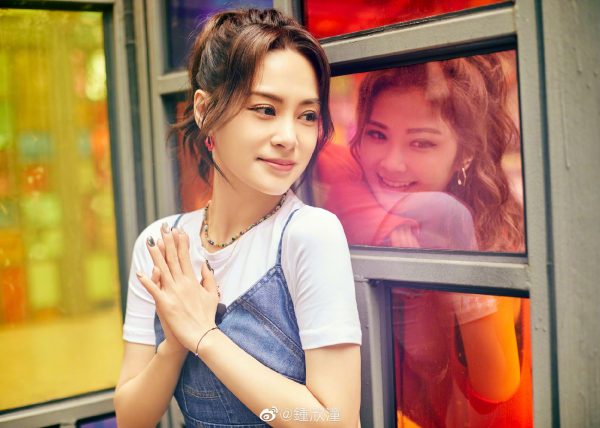 锺欣潼太美惹祸 德国转机被海关扣留