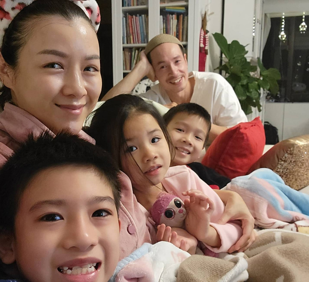 隔10年齐拍剧收工  陈豪陈茵媺甜蜜爆表