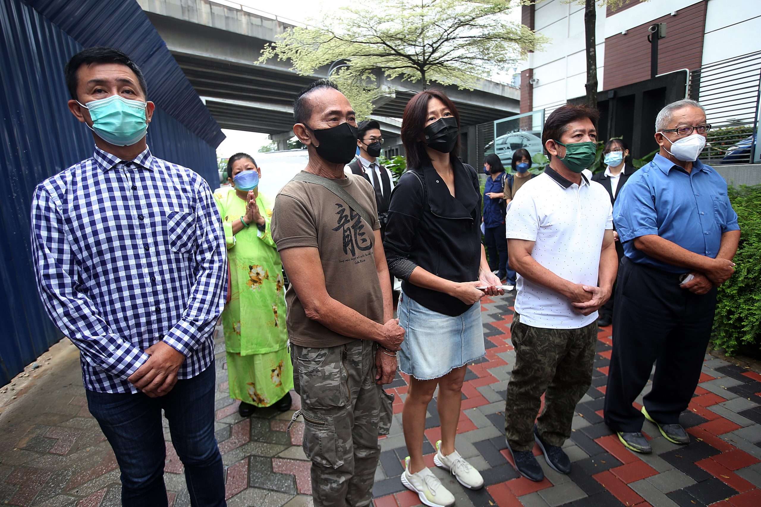 雨中泪别韩瑛  孙子：以嫲嫲为荣