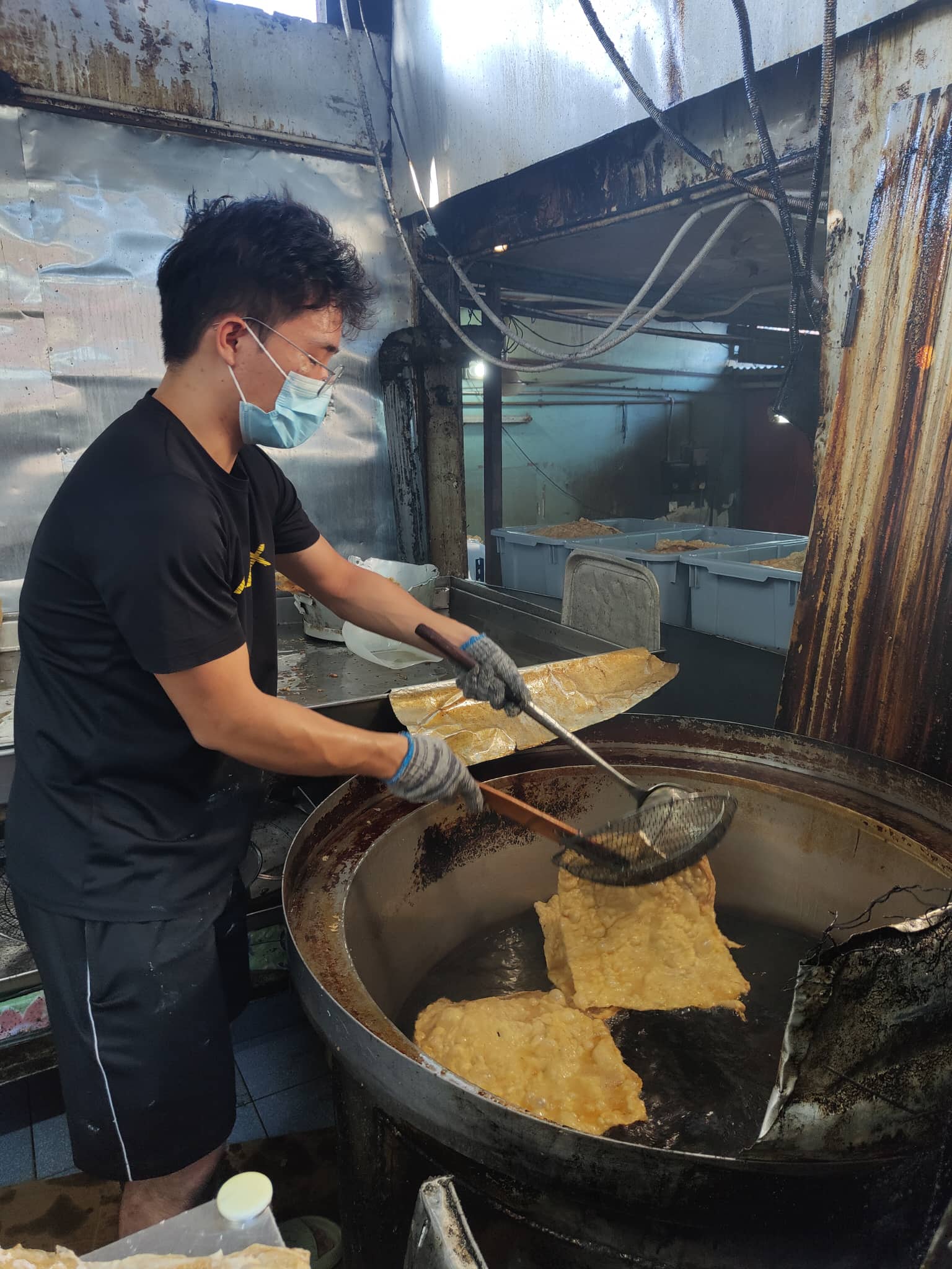 霹：21日见报／封底主文／【它的诞生】/卜卜脆