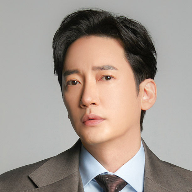 韩媒曝41岁吸毒男星照 不是朴海镇是他!