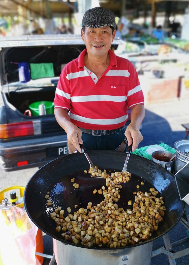 餐车趴趴走 | “胡须佬”从骑三轮摩托到开车 班台炒粿角顾客代代传 