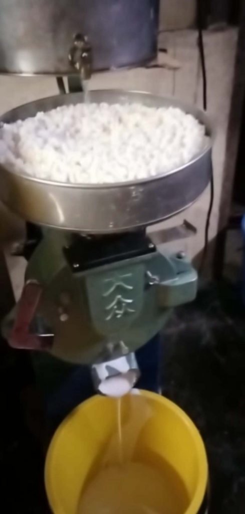 餐车趴趴走 | “胡须佬”从骑三轮摩托到开车 班台炒粿角顾客代代传 