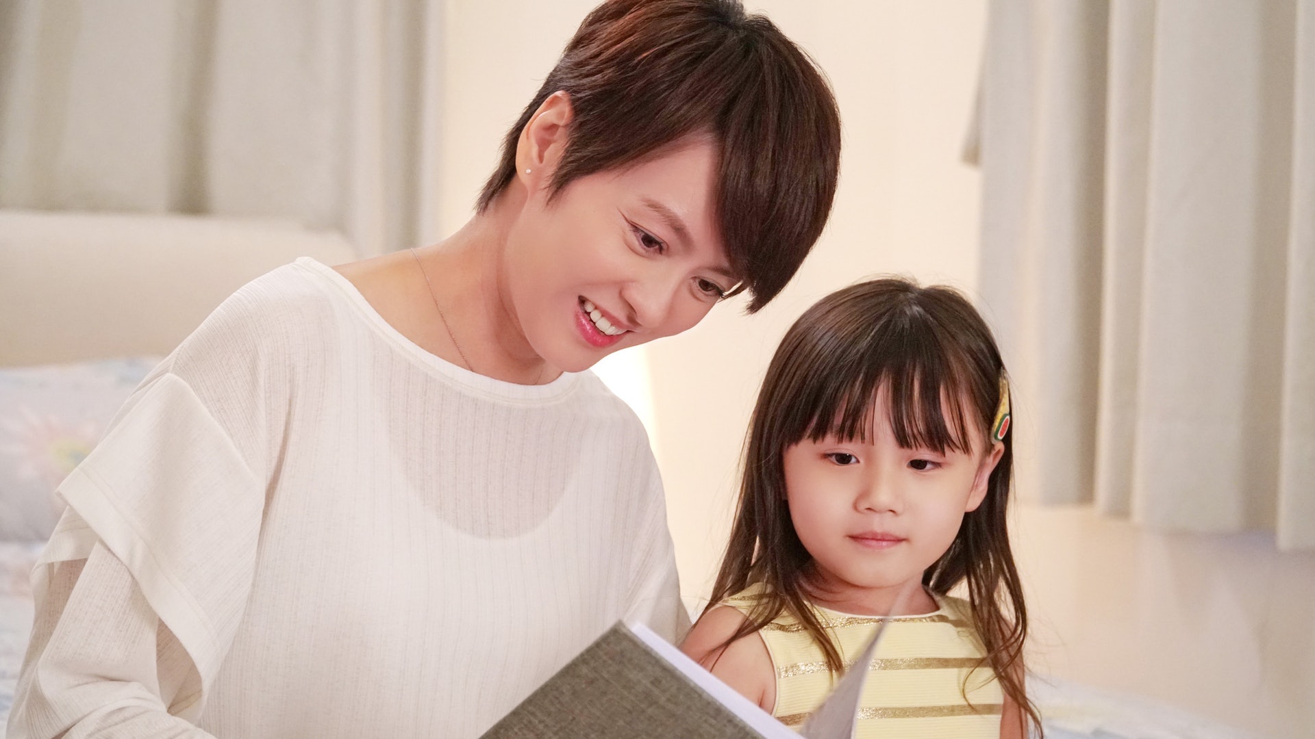 首演港剧入围釜山电影节 梁咏琪与马思纯争视后	