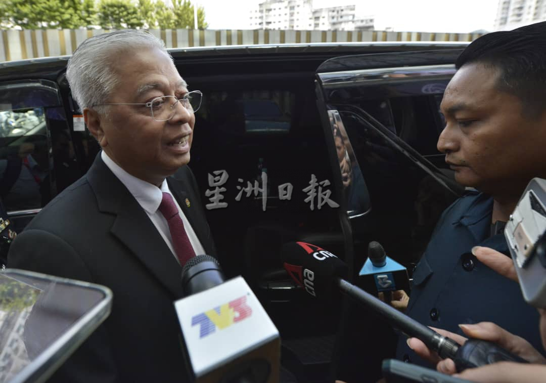 首相证实提呈财案前·巫统Top 5先讨论大选日期!